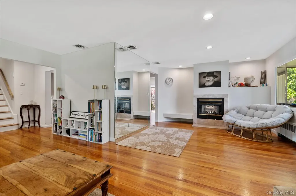 842 Fiske Street Woodmere NY 11598