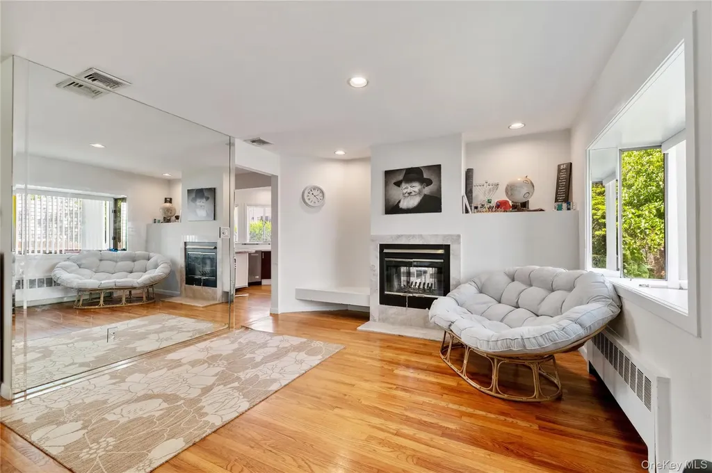 842 Fiske Street Woodmere NY 11598