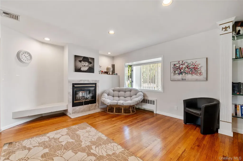 842 Fiske Street Woodmere NY 11598