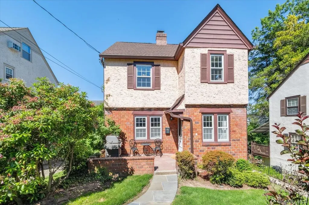 8 Interlaken Avenue New Rochelle NY 10801