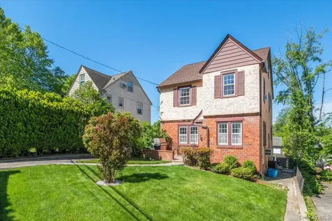 8 Interlaken Avenue New Rochelle NY 10801