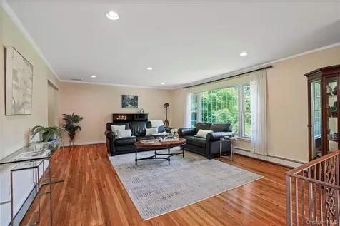 2 Rochambeau Drive Hartsdale NY 10530