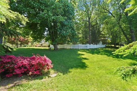 2 Rochambeau Drive Hartsdale NY 10530