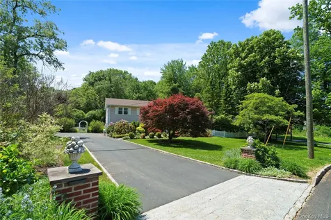 2 Rochambeau Drive Hartsdale NY 10530