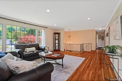 2 Rochambeau Drive Hartsdale NY 10530