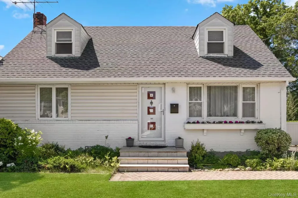 103 Nassau Drive Albertson NY 11507