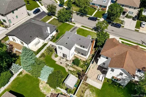 103 Nassau Drive Albertson NY 11507