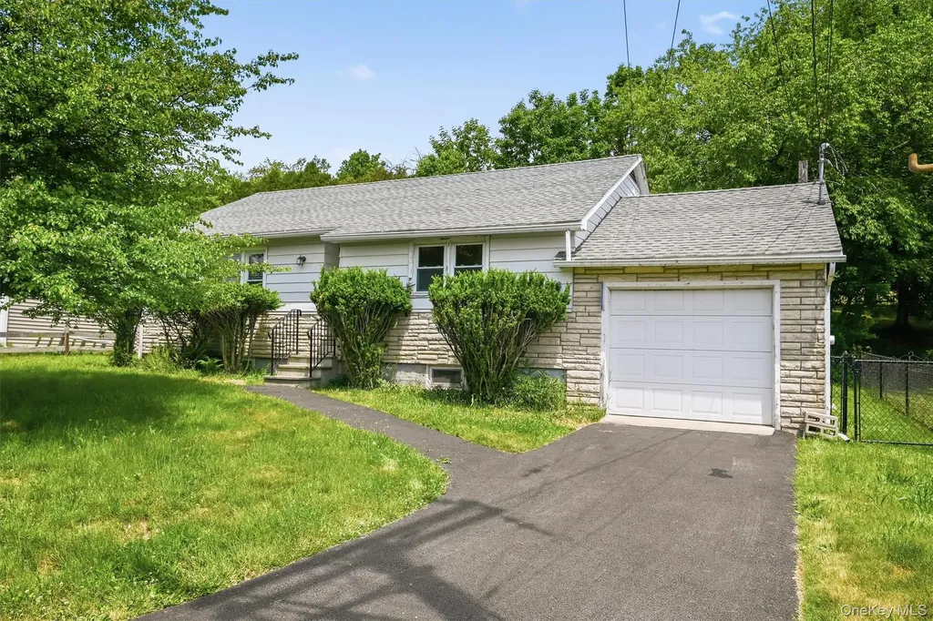 21 Hillside Avenue Woodbourne NY 12788