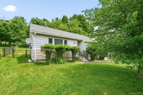 21 Hillside Avenue Woodbourne NY 12788