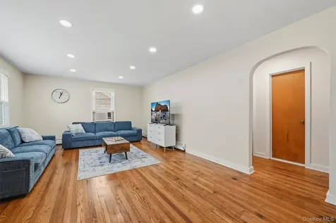 21 Hillside Avenue Woodbourne NY 12788