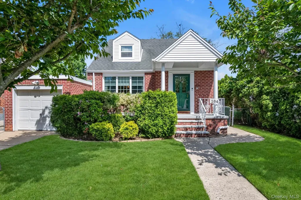 284 Whitehall Road Garden City NY 11530