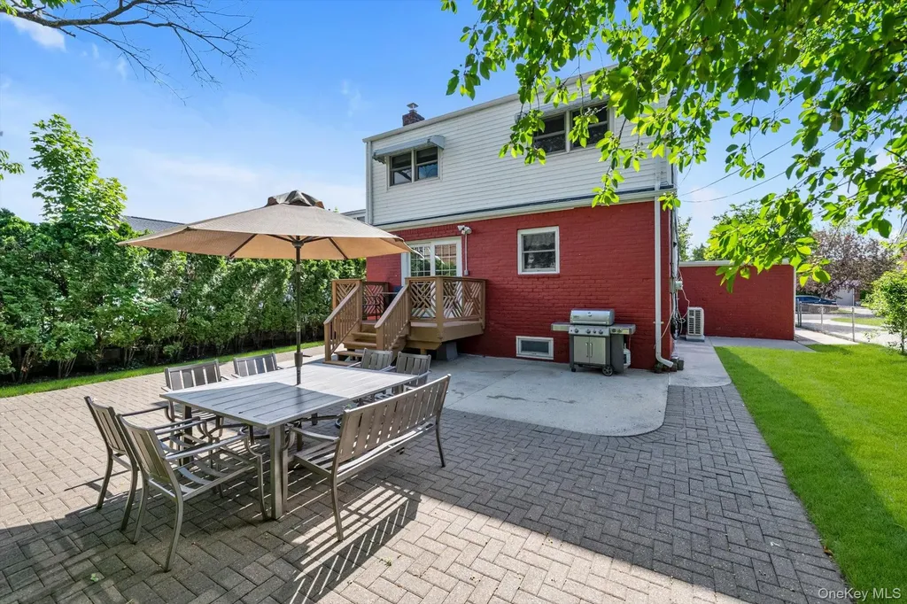 284 Whitehall Road Garden City NY 11530