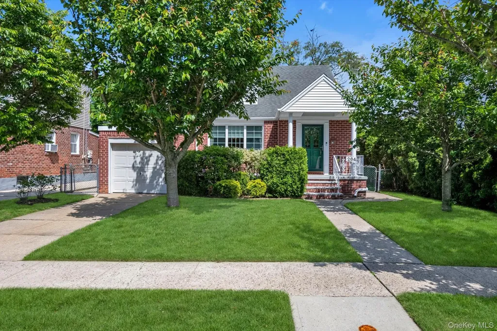284 Whitehall Road Garden City NY 11530