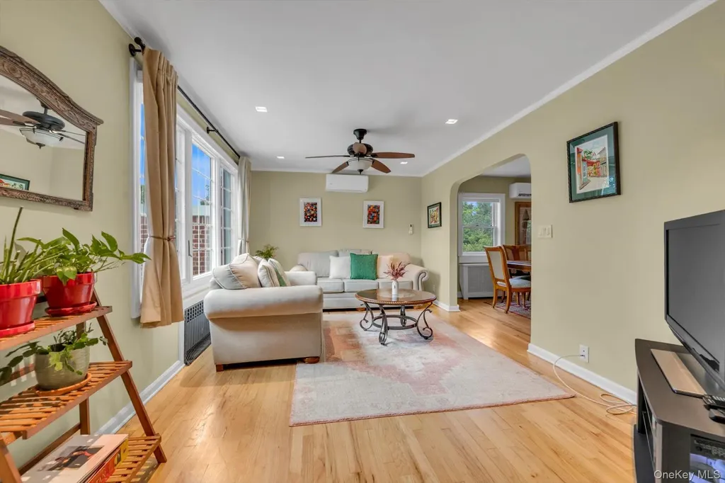 284 Whitehall Road Garden City NY 11530