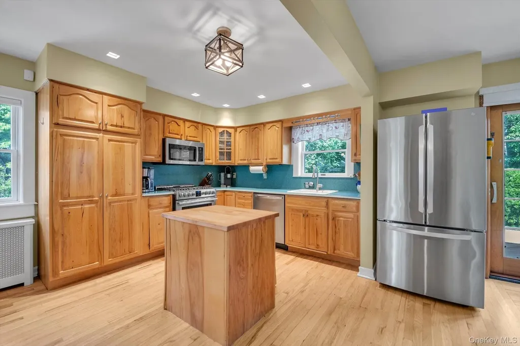 284 Whitehall Road Garden City NY 11530