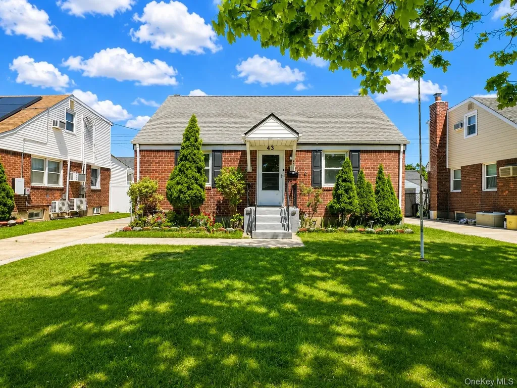 43 Mcalester Avenue Hicksville NY 11801