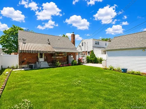 43 Mcalester Avenue Hicksville NY 11801