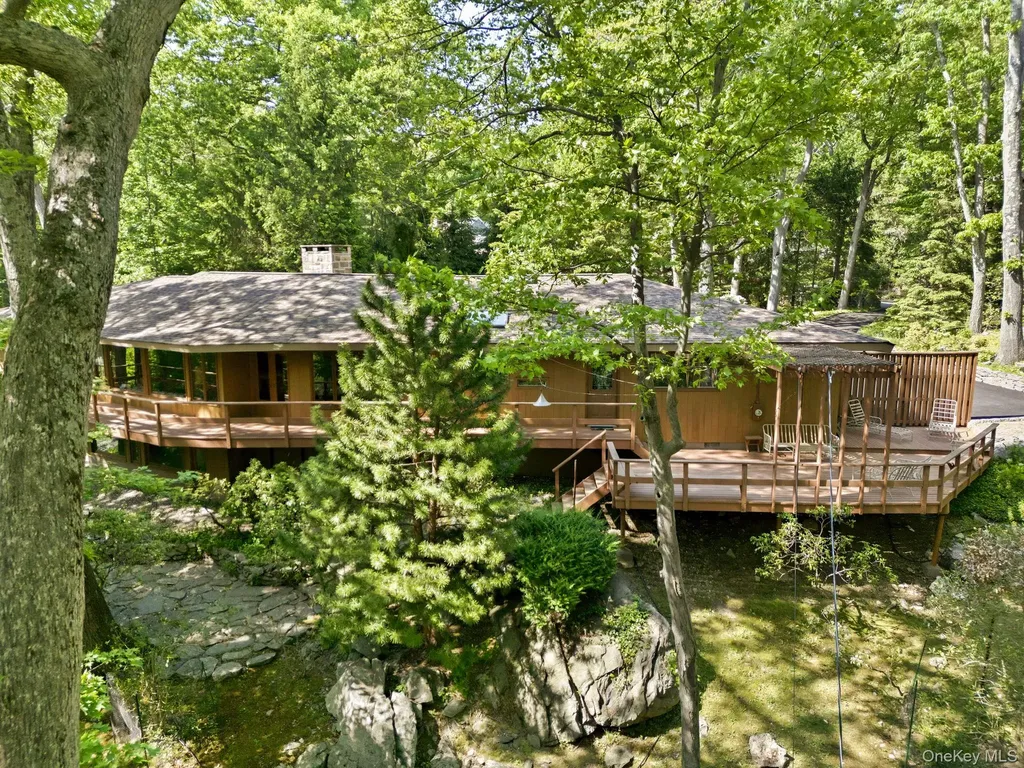 12 Tallwoods Road Armonk NY 10504