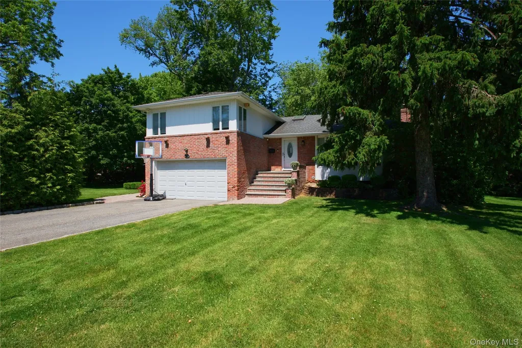 16 Cherrywood Lane Port Washington NY 11050