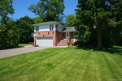 16 Cherrywood Lane Port Washington NY 11050