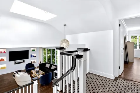 16 Cherrywood Lane Port Washington NY 11050