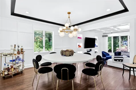 16 Cherrywood Lane Port Washington NY 11050