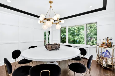 16 Cherrywood Lane Port Washington NY 11050