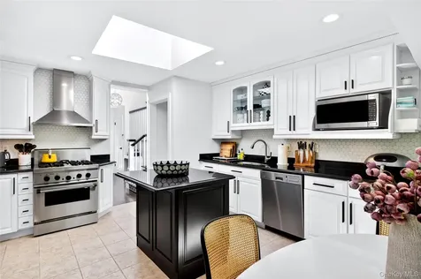 16 Cherrywood Lane Port Washington NY 11050