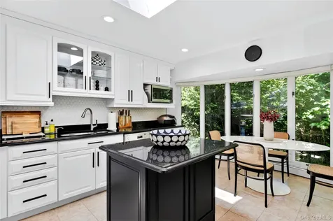 16 Cherrywood Lane Port Washington NY 11050
