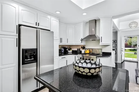 16 Cherrywood Lane Port Washington NY 11050
