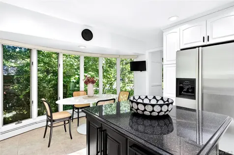 16 Cherrywood Lane Port Washington NY 11050