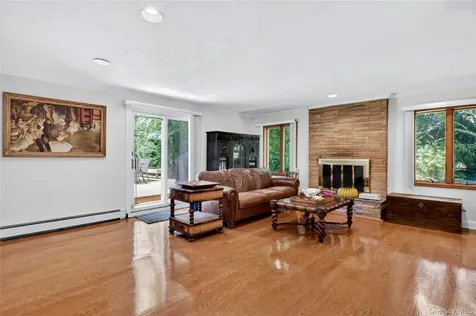 16 Cherrywood Lane Port Washington NY 11050