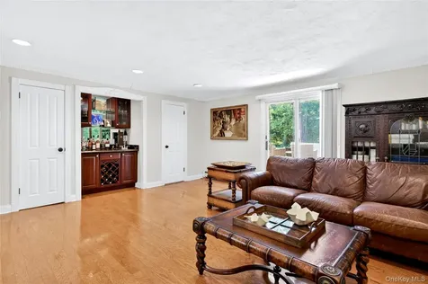 16 Cherrywood Lane Port Washington NY 11050
