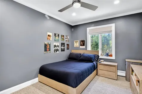 16 Cherrywood Lane Port Washington NY 11050