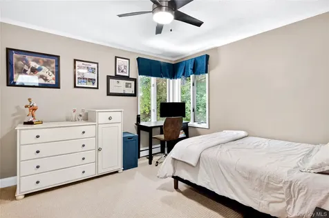 16 Cherrywood Lane Port Washington NY 11050