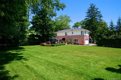 16 Cherrywood Lane Port Washington NY 11050