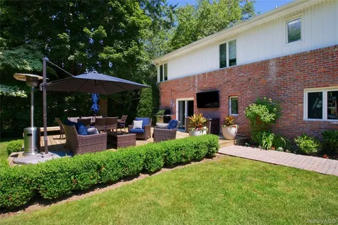 16 Cherrywood Lane Port Washington NY 11050