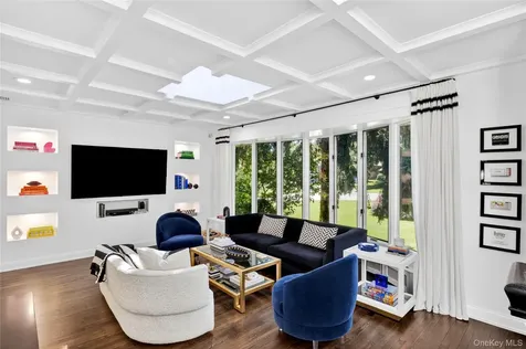 16 Cherrywood Lane Port Washington NY 11050