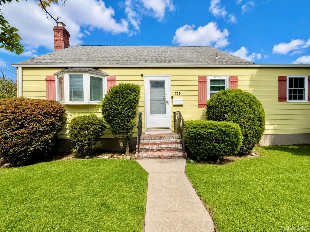 Massapequa NY 11758