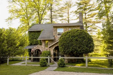 21-23 Library Lane Woodstock NY 12498