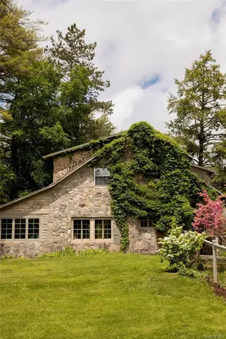 21-23 Library Lane Woodstock NY 12498