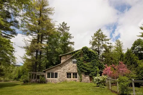 21-23 Library Lane Woodstock NY 12498