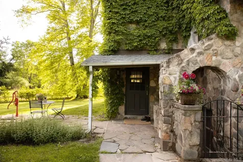 21-23 Library Lane Woodstock NY 12498