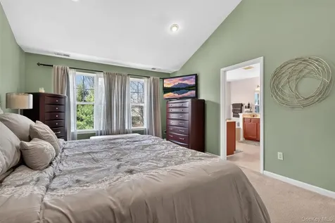 9 Cornwall Lane Middletown NY 10940