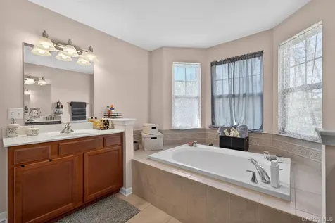 9 Cornwall Lane Middletown NY 10940