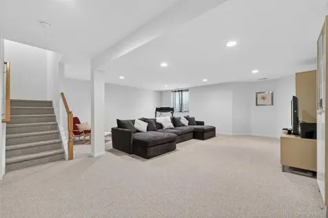 9 Cornwall Lane Middletown NY 10940