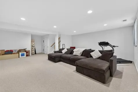 9 Cornwall Lane Middletown NY 10940
