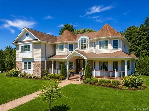 78 Swan Court East Hills NY 11576
