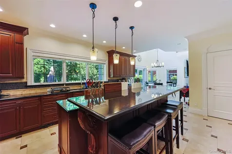 78 Swan Court East Hills NY 11576