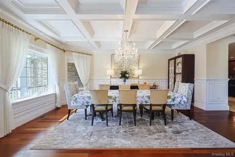 78 Swan Court East Hills NY 11576